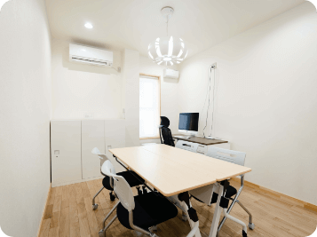 個室オフィスや共有スペース、貸会議室とそれぞれの働き方に合わせて使えるオフィス。